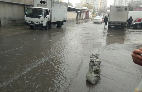 Bakını sel apardı (VİDEO)