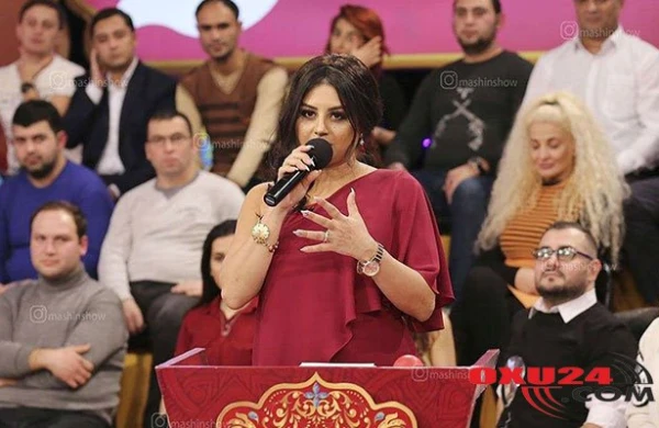 Maşın şouda şok anlar:Xəyalə  "Anakonda"nı  "uddu"