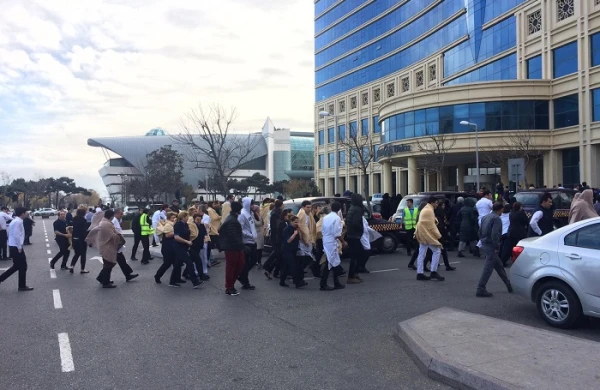 Hilton otelde yanğın - Ərəblər çölə axışdı