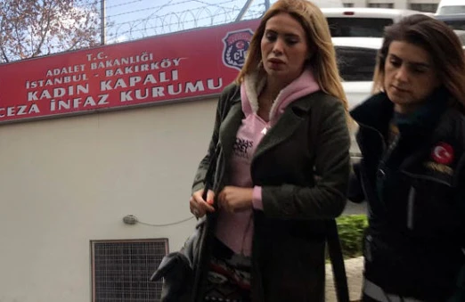 "Bakirəliyimi sevgilimə qurban verdim" deyib yataq fotolarını paylaşan qız həbs olundu - VİDEO