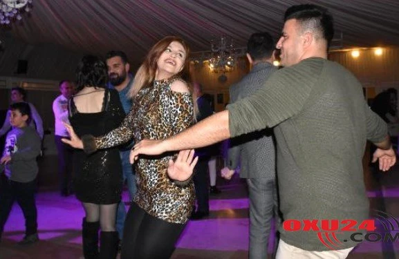 İranlı qadınlar şallarını çıxarıb, Yeni il gecəsi şou göstərdi — FOTOLAR