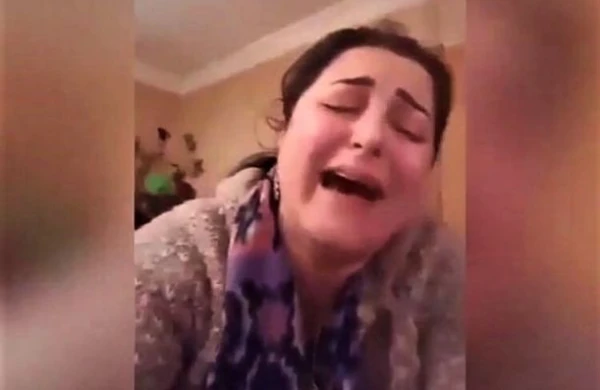 Anamın öldüyünü hamı bilsin: yas yerindən selfi - VİDEO