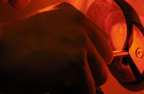 Azərbaycanda dəhşət:Qadının ağzını "skoç"la bağlayıb...