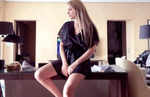 Nigar Camal gecə geyimində şəklini paylaşdı