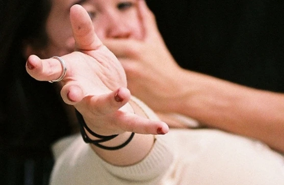 Bakının mərkəzində ŞOK: Turist işdən qayıdan qadını döydü,daha sonra küçədə zorladı