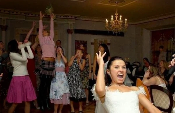 Toyda baş verən bu görüntü hər kəsi güldürdü +VİDEO