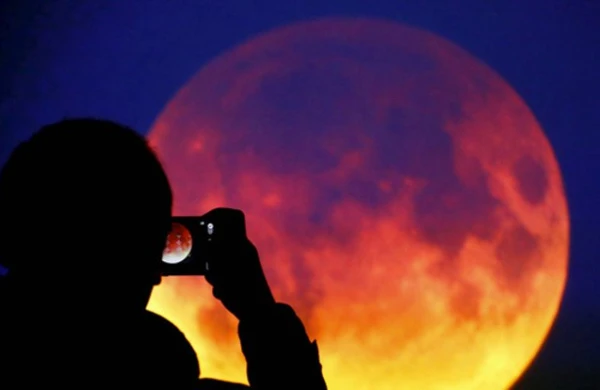 Bu dəqiqələrdə o proses gedir - Göyə baxsanız görərsinz!