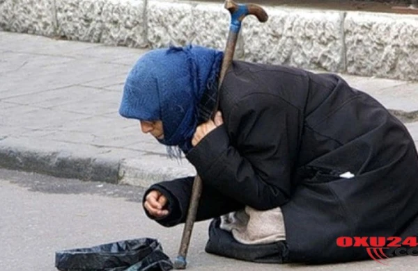 Qadın dilənçinin qazancı DƏHŞƏTƏ GƏTİRDİ: günortaya kimi iş və İNANILMAZ RƏQƏM - ŞOK VİDEO