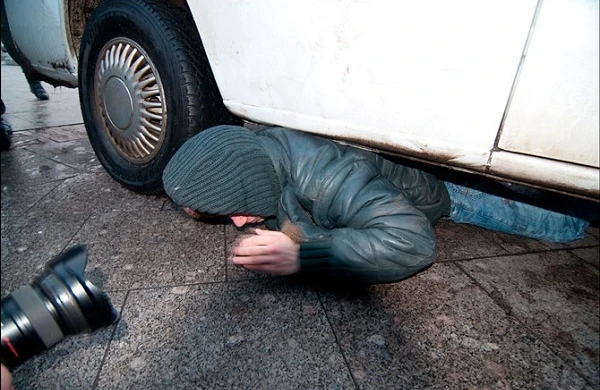 Qubada dəhşətli hadisə - “Hyundai Santafe” insanların üstünə çıxdı