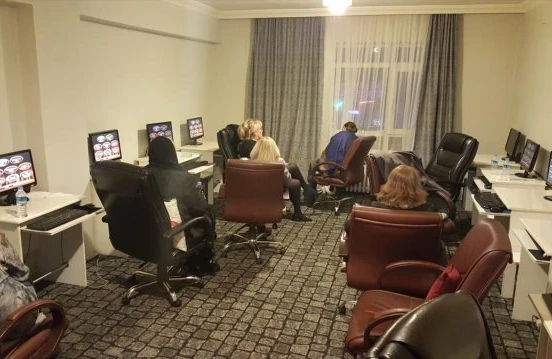 Polis evə basqın etdi: Qadınları iş başında tutdu - ANBAAN VİDEO