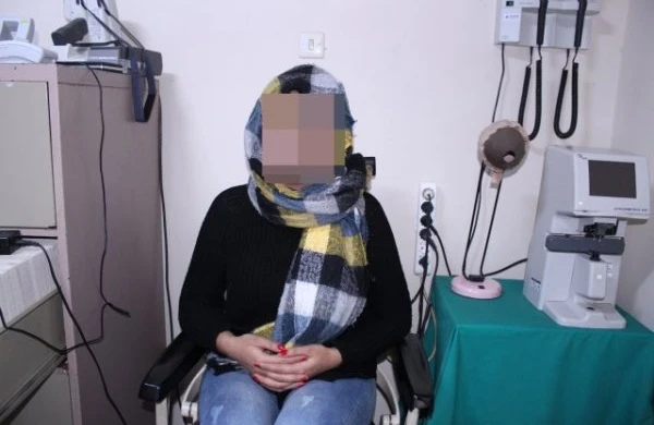 Pişik iki gənc qızın gözlərini görün nə hala saldı: müalicəsi yoxdur... - VİDEO