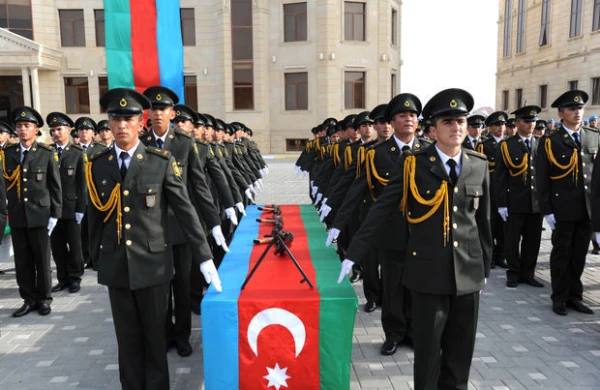 Boyu 165 sm-dən yuxarı olan gənclərin nəzərinə