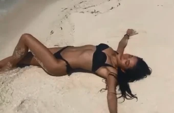 Azərbaycanlı müğənni alt paltarında videosunu paylaşıb yazdı ki... - Video