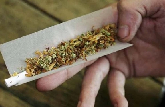 Həbsdəki dayısına narkotik gətirən şəxs saxlanılıb