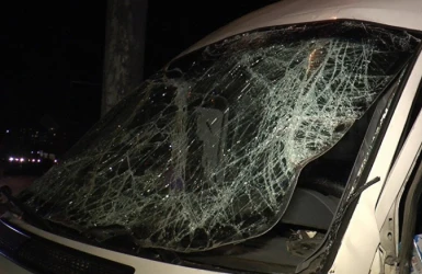 Biləsuvarda mikroavtobus aşıb - Ölən və yaralılar var