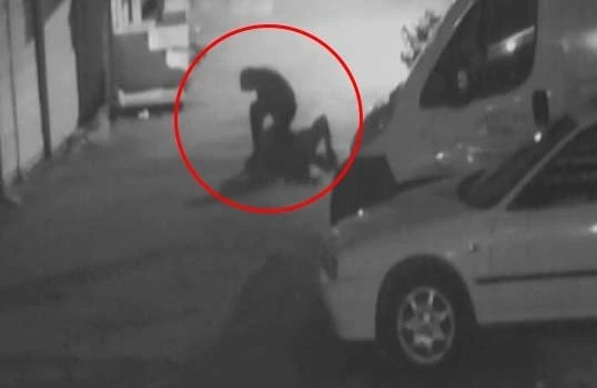 Şəhərin mərkəzində dəhşət: Rənanın boğazına bıçaq dirəyib,bu hərəkəti etdi