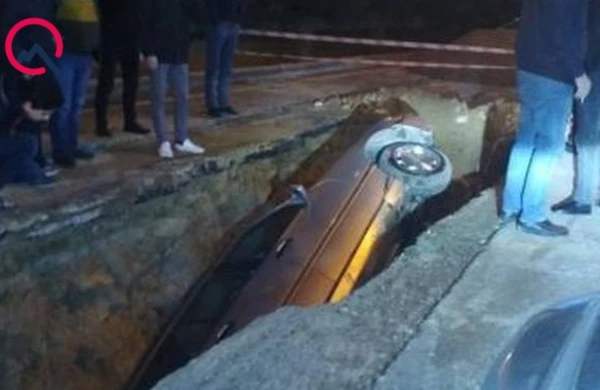 Bakıda dəhşət: Yol yarıldı,maşın yerə girdi