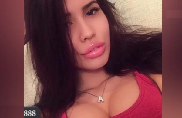 Erməni qızlardan qəribə aksiya - Azərbaycan kişiləri üçün soyundular