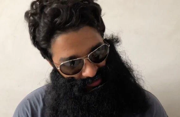 27 yaşlı oğlan valideynlərini məhkəməyə verir - Məni dünyaya gətirərkən icazə almayıblar