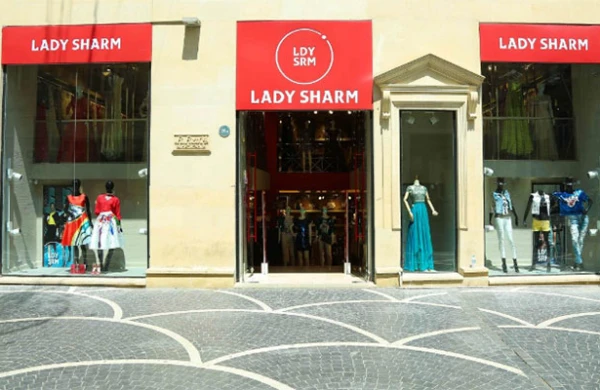 Rəhbərliyi həbs olunan "Lady Sharm" mağazası yanıb,ya yandırılıb?