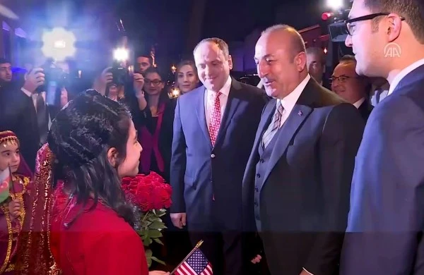 Azərbaycanlı uşaqlar Çavuşoğlunu belə kövrəltdi - VİDEO