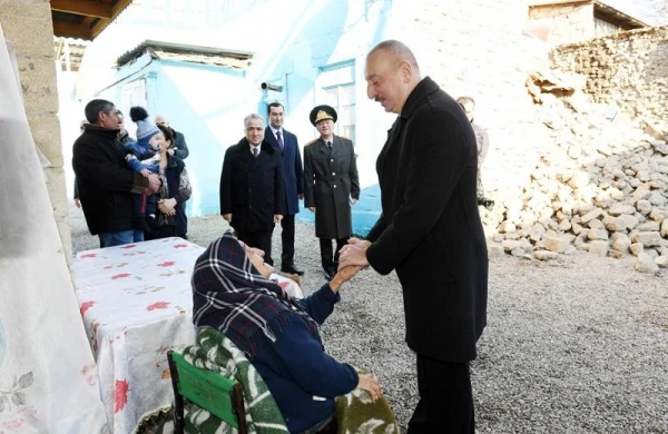 Prezident  təcili zəlzələ baş verən bölgəyə getdi
