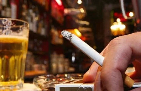 Azərbaycanda yeni qadağa: Onlara siqaret, spirtli içki satılmayacaq