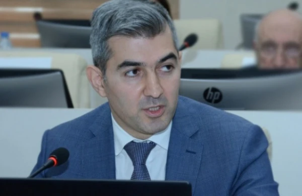 Azərbaycanda görünməmiş hadisə: Yüksək vəzifəli məmur canlı yayım açdı rekord sayda izləyici baxdı