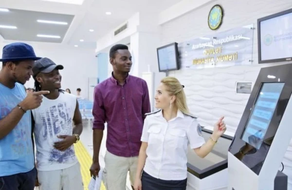 Azərbaycana gələn əcnəbilər müvəqqəti qeydiyyata necə düşməlidir? - QAYDALAR + SƏNƏDLƏR