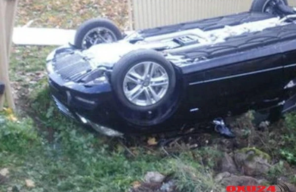 Biləsuvarda ağır qəza: avtomobil dərəyə aşaraq yandı - FOTO