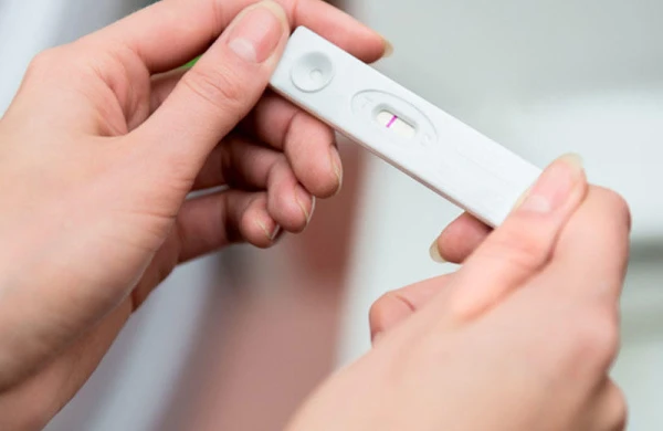 Hamiləlik testlərindən istifadə edəndə bu səhvlərə yol verməyin - Nəticə səhv olacaq!