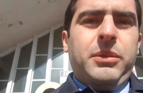 Erməni nazir tualetdən canlı yayım etdi - VİDEO