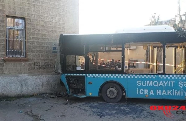 Avtobus binaya çırpıldı, yaralılar var - Azərbaycanda QORXUNC QƏZA