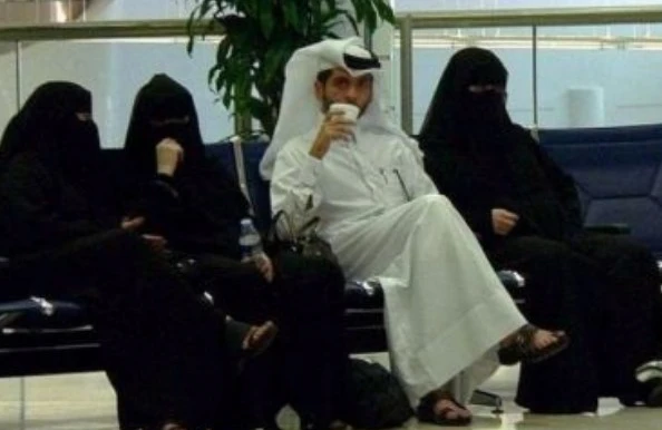 Azərbaycanın ərəb biznesmenlərlə pul qarşılığında görüşən qadın müğənnilər kimdir?