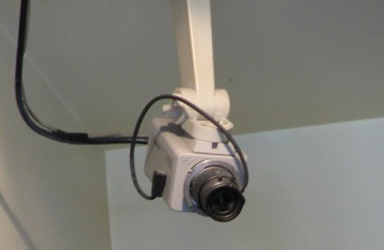 Yüksək vəzifəli məmurun evinə gizli kamera kim quraşdırıb?
