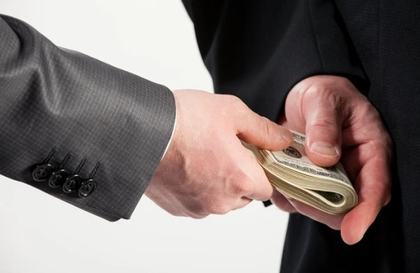 Vəzifəli şəxsə rüşvətlə bağlı CİNAYƏT İŞİ açıldı