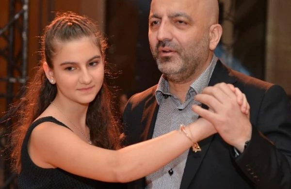 Mübariz Mənsimov Qızı Ilə Şəkillərini Paylaşdı: “Sən Sadəcə Qızım Deyil…”