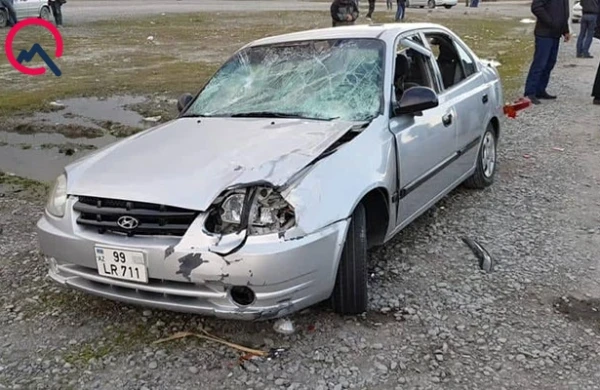 Ucarda yolu keçmək istəyən ana və uşağını maşın vurdu - İkisi də öldü