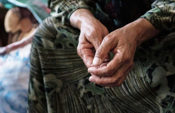 Makler  savadı olmayan  yaşlı  qadını  aldadıb  torpaq  satdı,qadın əsəbdən xəstəlik tapdı
