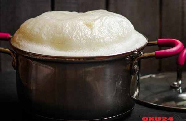 Hər qadının rastlaşdığı hal: Süd daşarkən nə etməli?