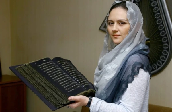 Dünyada ilk dəfə səhifələri ipəkdən olan "Qurani-Kərim"i hazırlayan azərbaycanlı xanım kimdir?