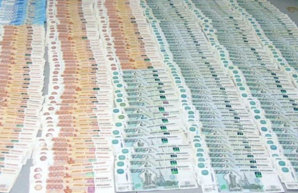 Bakıya 1 milyon keçirmək istəyən azərbaycanlı saxlanıldı