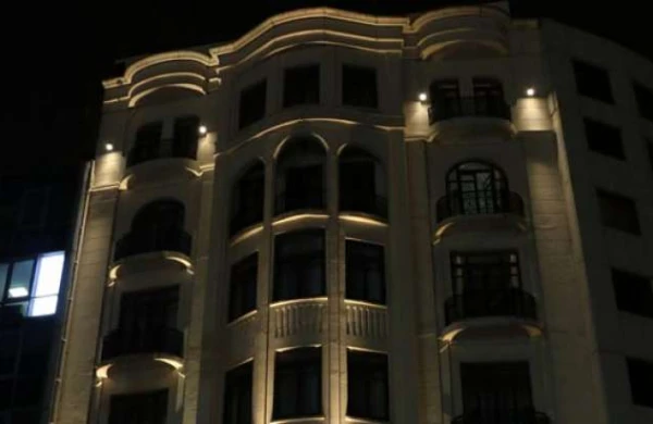 Qız və oğlan özlərini otelin 8-ci mərtəbəsindən aşağı atdı -VİDEO