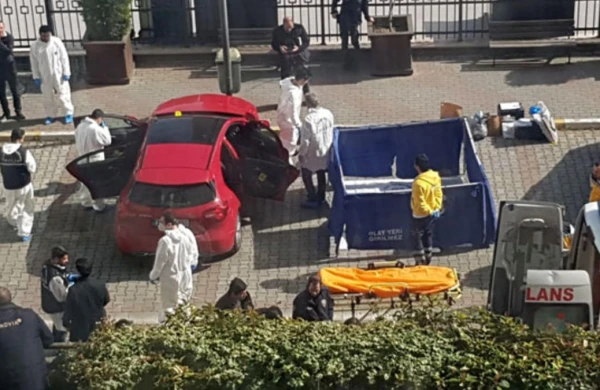 Dəhşət hadisə kamerada!  Avtomobildə  sevgilisini...