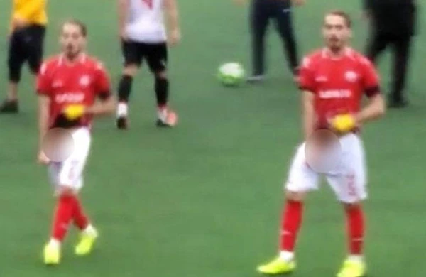Biabırçılıq! Futbolçu  cinsiyyət  orqanını  tamaşaçılara  göstərdi