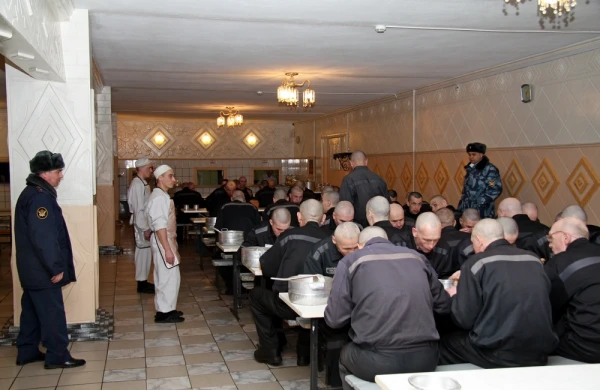 Azərbaycan həbsxanalarında dustaqlar nə yeyir?