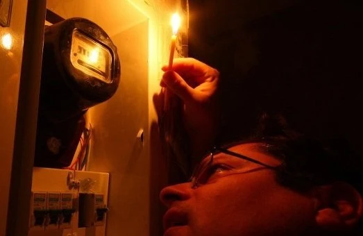 Azərbaycanda biabırçılıq:İşıqlar söndü,efir yarımçıq qaldı,qonaqlar qaranlıqda oturdu