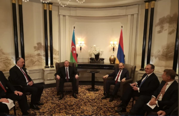 İlham Əliyevlə Paşinyanın görüşü başladı