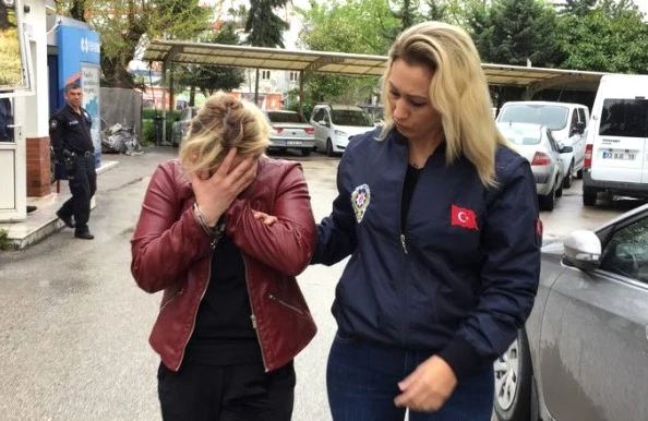 Şok cinayət!İntim münasibət üçün evinə çağırdığı kişinin qolunu bağlayıb...