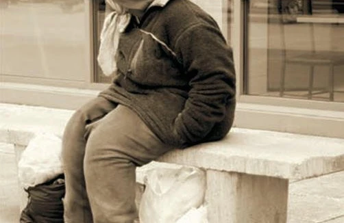 42 yaşlı "bomj" yol kənarında öldü